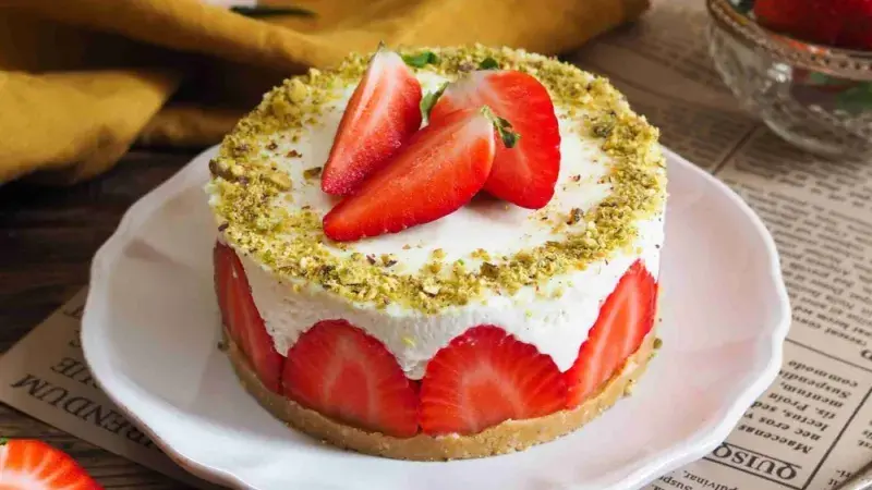 Jahodový mini dortík podle foodblogerky Na skok v kuchyni