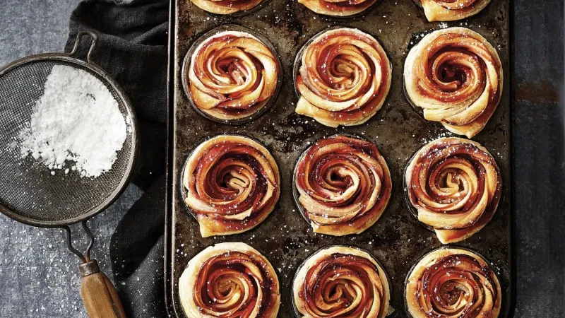 Jablečné růžičky se šlehačkou