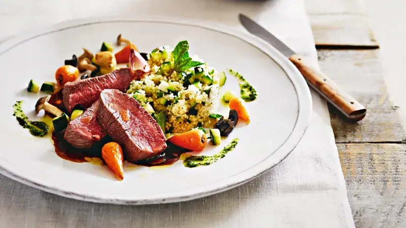 Jehněčí svíčková s mátovým kuskusem