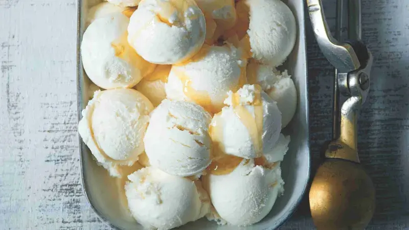 Jogurtová zmrzlina s medem