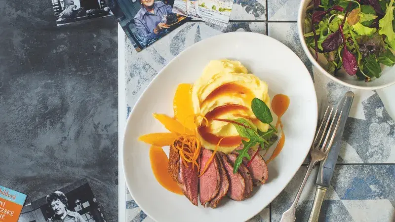 Kachní prsa na pomerančích