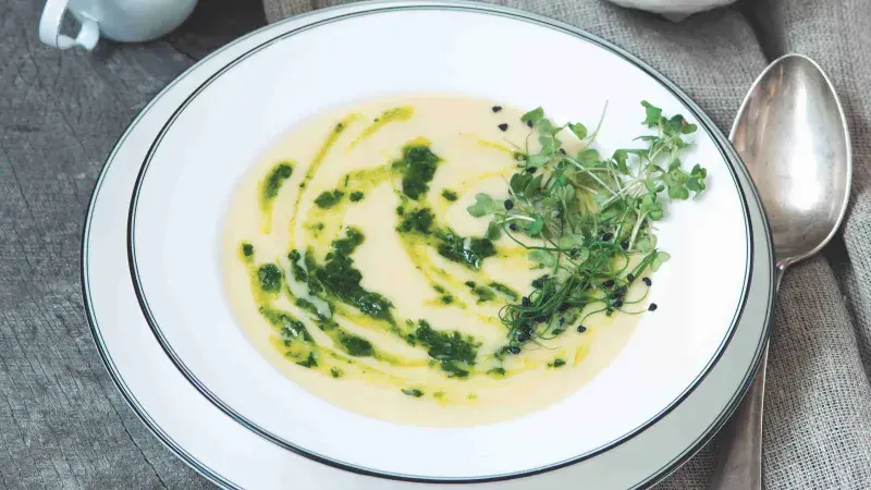 Kedlubnová polévka s řeřichou