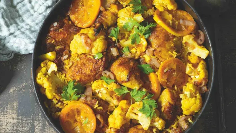 Kořeněné kuře s rýží a květákem