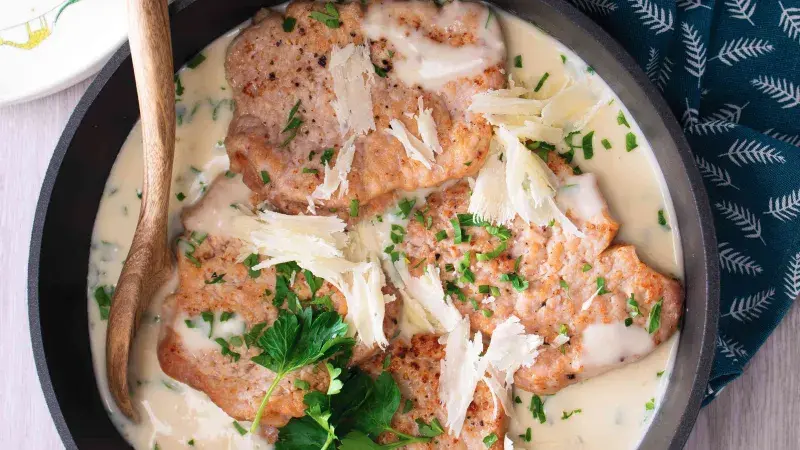 Kotlety v parmazánové omáčce