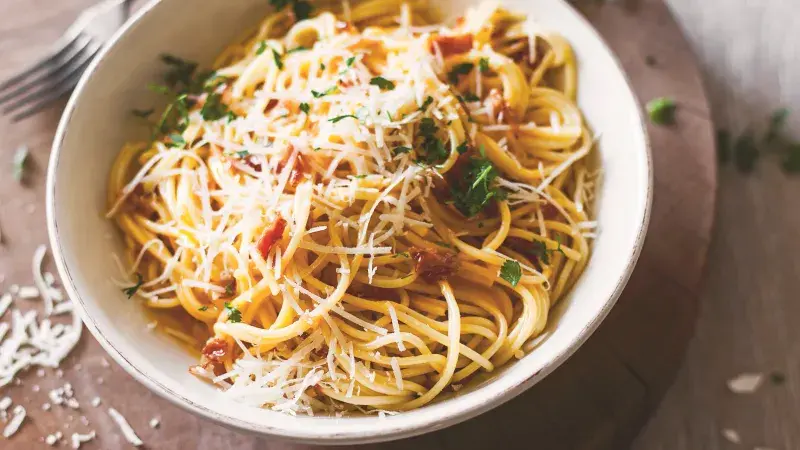 Krémové špagety se sušenými rajčaty