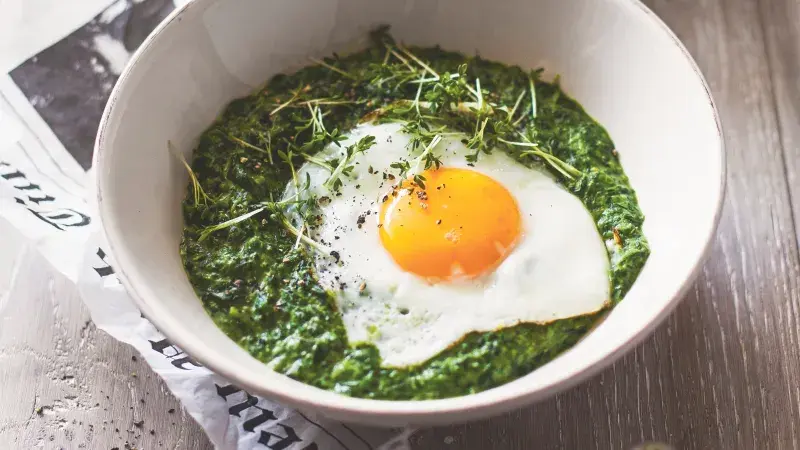 Krémový špenát se sázeným vejcem