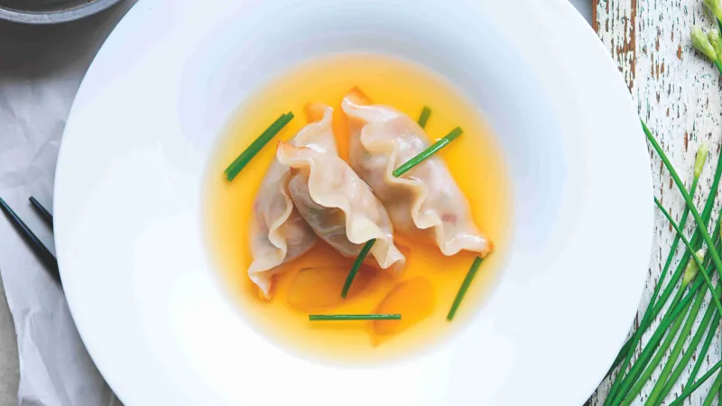 Krevetové gyozy s vývarem