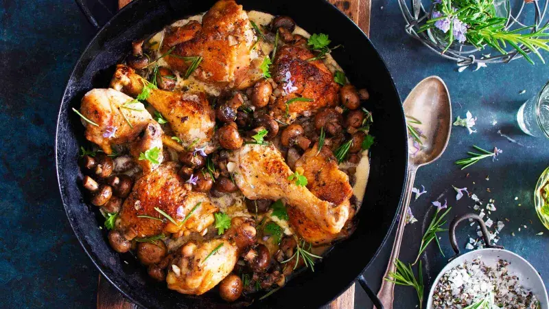 Kuře v rozmarýnovo-houbové omáčce