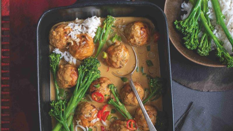 Kuřecí satay z trouby s arašídovou omáčkou