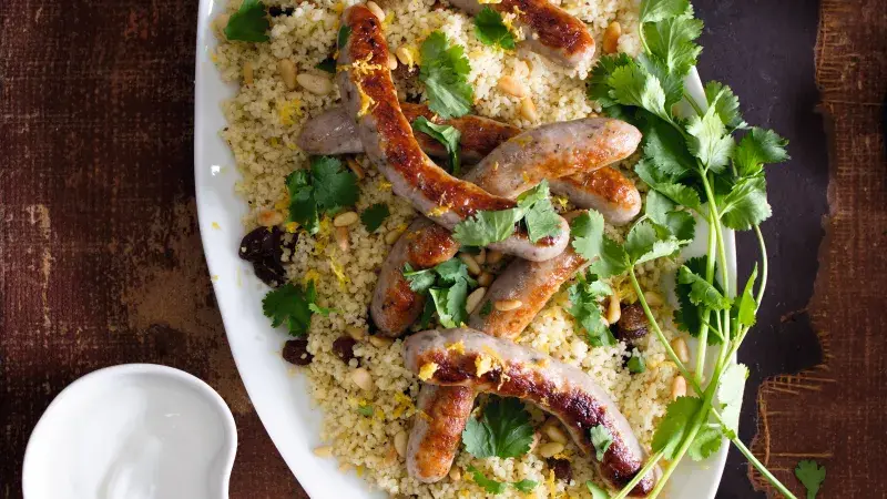 Kuskus s harissou a klobáskami