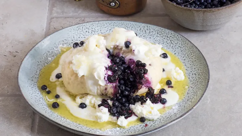 Kynutý knedlík s borůvkami