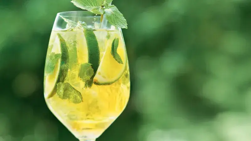 Ledový čaj s limetou a mátou