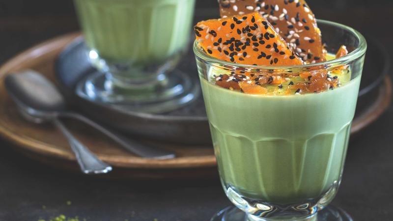 Matcha panna cotta se sezamovým griliášem