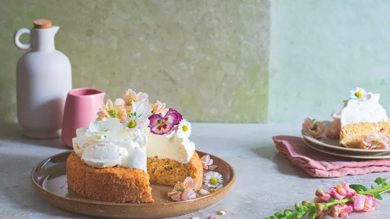 Mrkvový třímlékový koláč