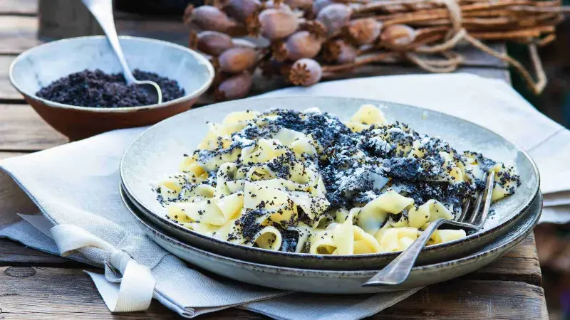 Domácí nudle s mákem