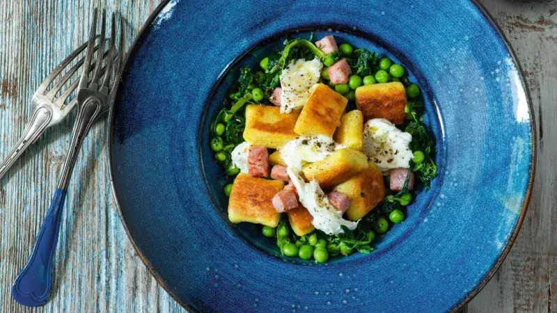 Opékané noky se šunkou a hráškem