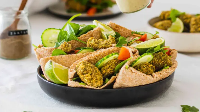 Lucie Nováková fotí jídlo v přirozeném prostředí