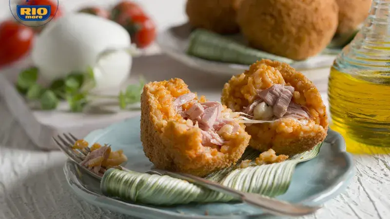 Krokety v rýžové strouhance s tuňákem a mozzarellou