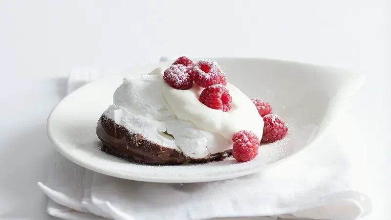 Pavlovy s čokoládou a malinami