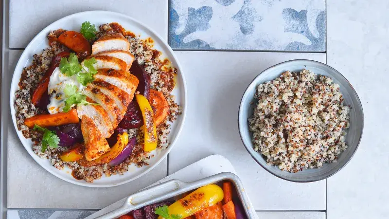 Pečená zelenina s kuřetem a quinoou