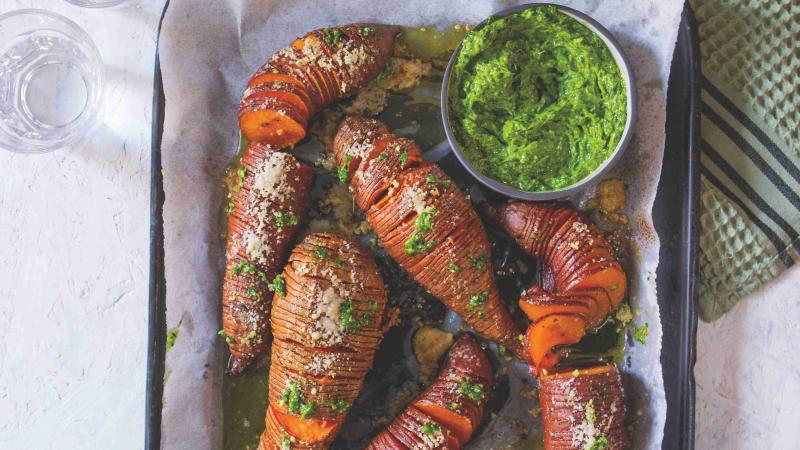 Pečené batáty se salsou verde