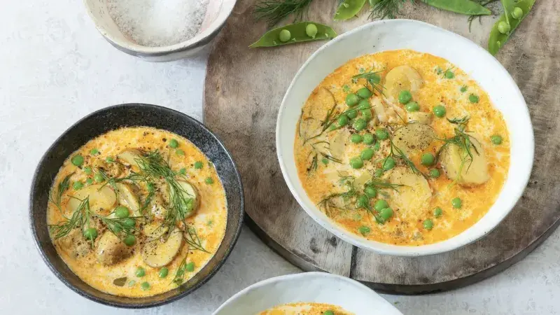 Polévka z brambor, hrášku a kopru