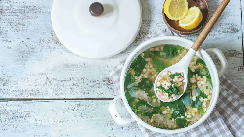Polévka z bílých fazolí se špenátem