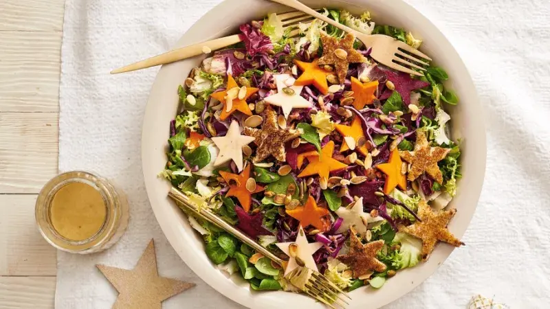 Barevný vánoční salát