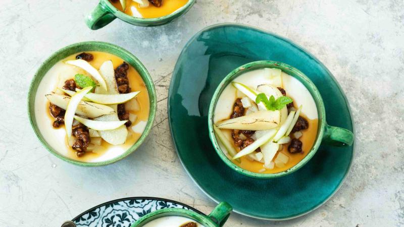 „Pribináček“ s hruškou (Panna cotta z podmáslí)