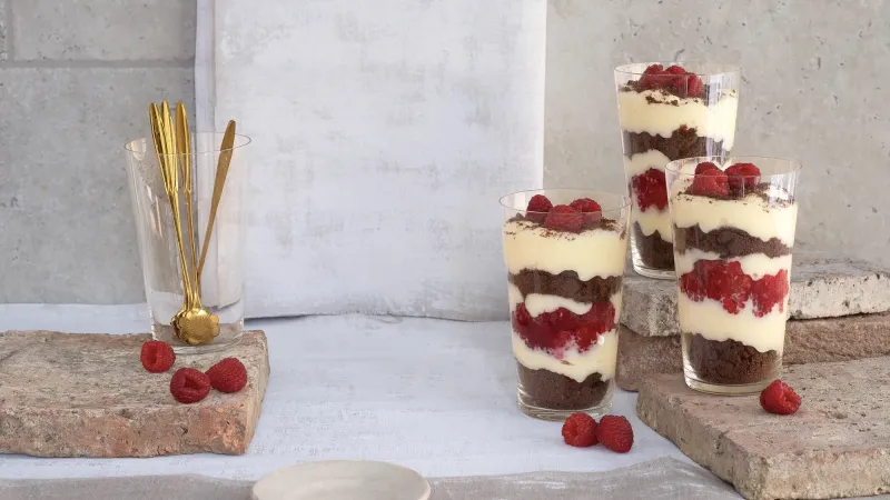 Pudinkový pohár s malinami