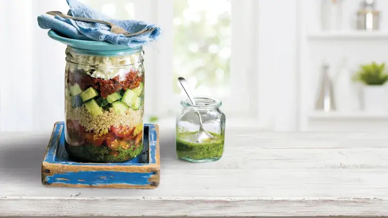 Quinoový salát s citronovo-koprovým dresinkem