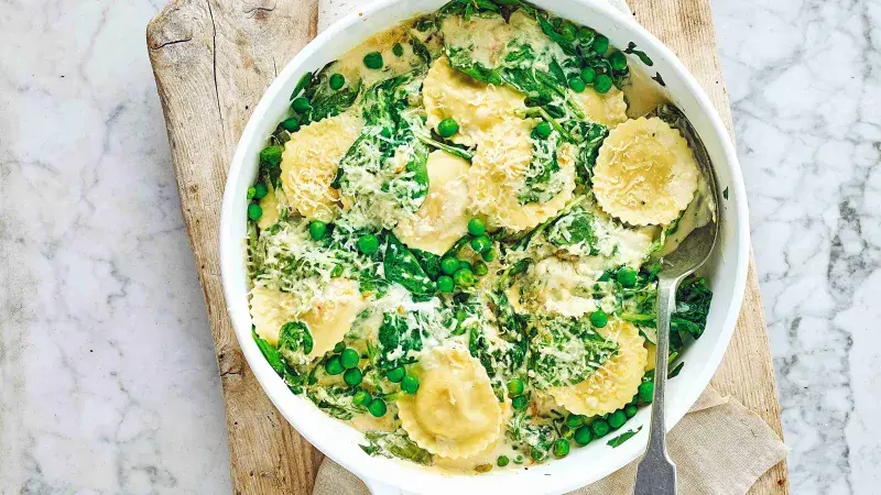 Ravioly zapečené s hráškem a špenátem