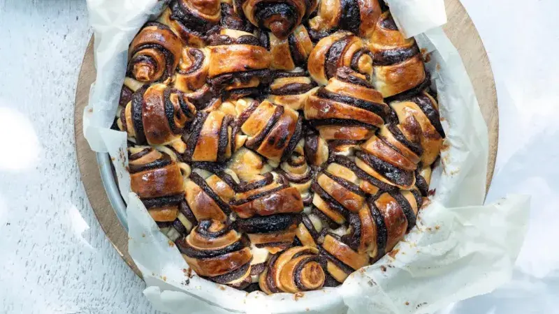 Rohlíčky s lískooříškovou náplní skládané do formy