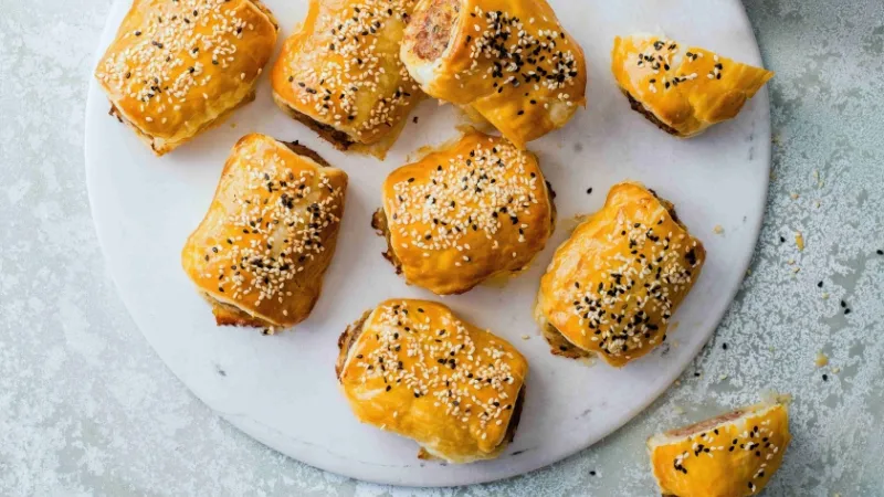 Rolky z listového těsta s mletým krůtím masem