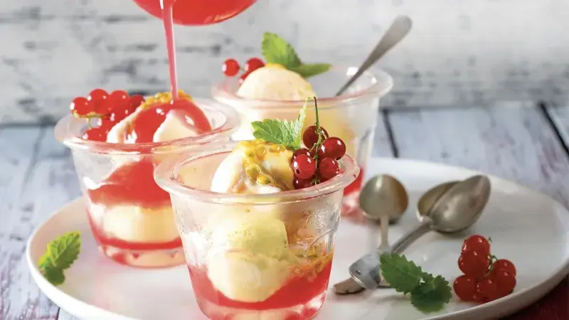 Rybízovo-mučenkové coulis