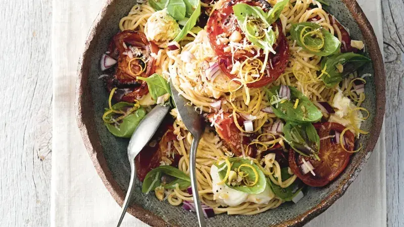 Špagety se třemi druhy sýra