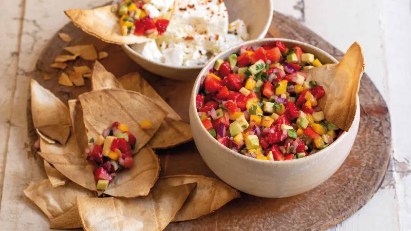 Salsa s jahodami, mangem a avokádem