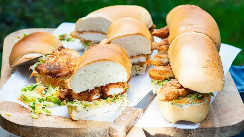 Sendvič s kuřecími stripsy