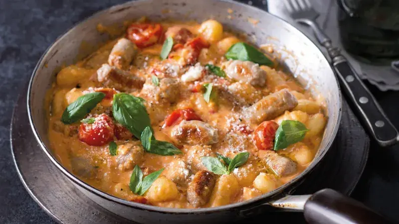 Smetanové noky s klobáskou