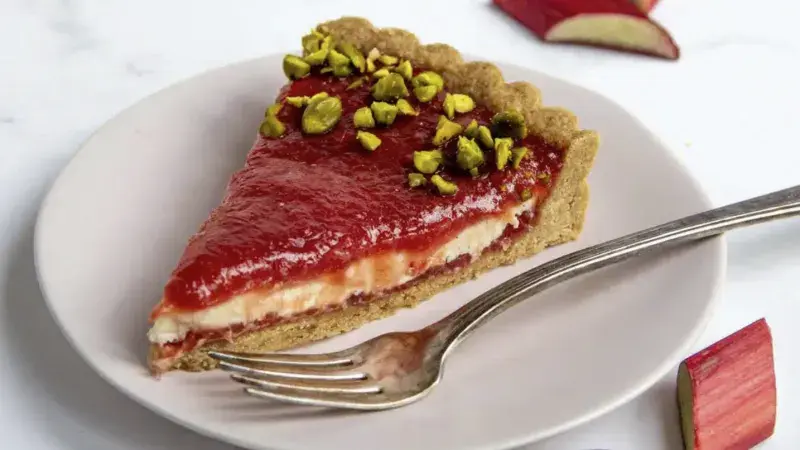 Koláč s rebarborou a tvarohem