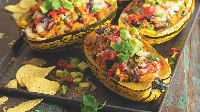 Špagetová dýně plněná ve stylu tacos