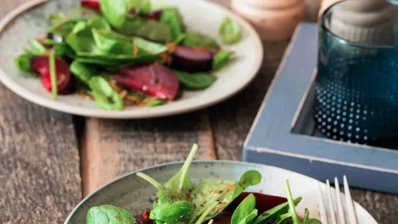 Špenátový salát s blumami