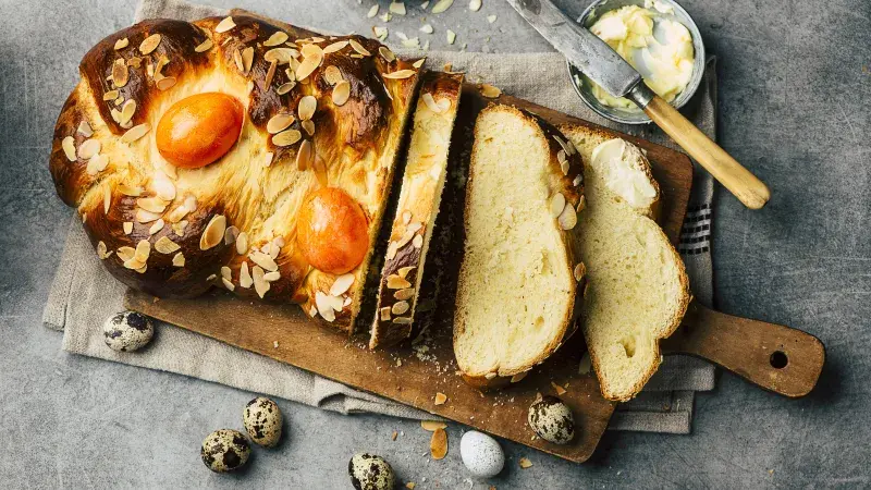 Řecké velikonoční tsoureki