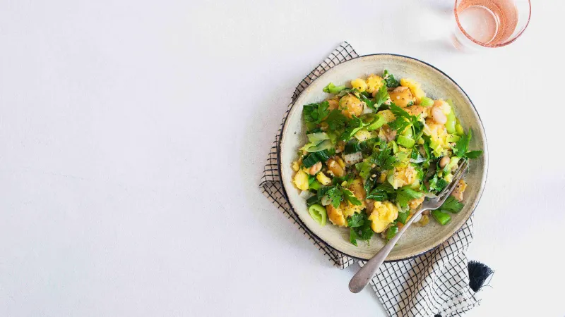 Šťouchané brambory s fazolemi a pórkem