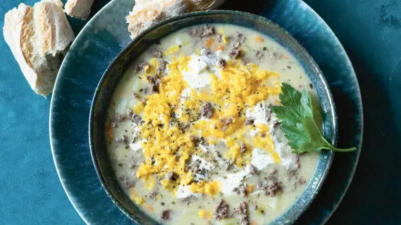 Sýrová bramboračka s mletým hovězím