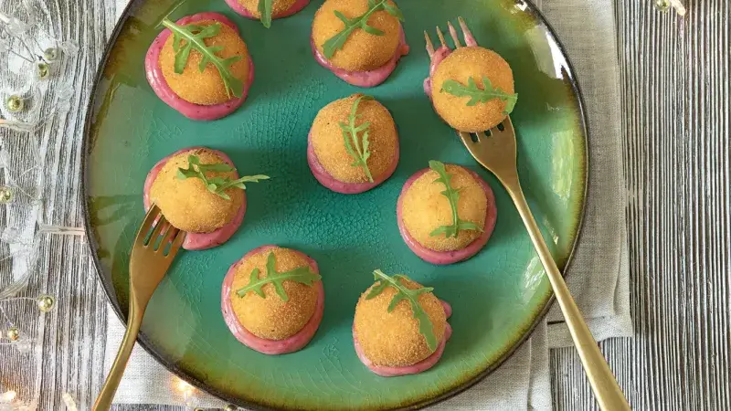 Sýrové krokety s brusinkovou majonézou