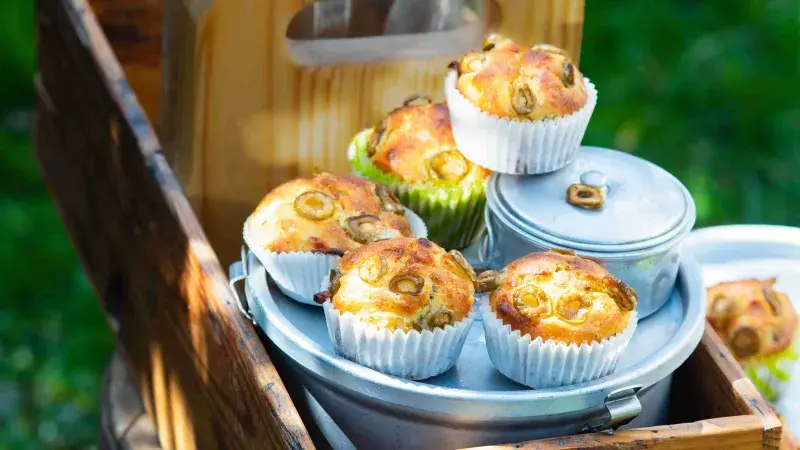 Sýrovo-olivové piknikové muffiny