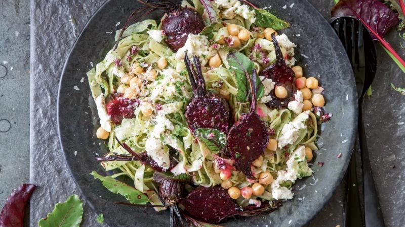 Tagliatelle s červenou řepou a cizrnou