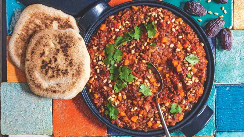 Tažín s čočkou a datlemi