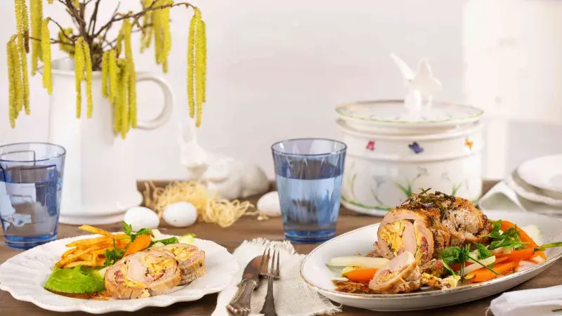 Telecí roláda s jarními bylinkami a trojí přílohou